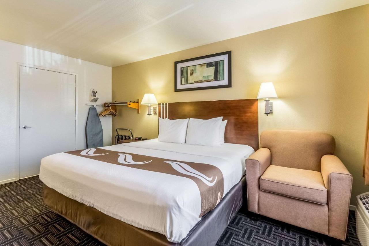 Quality Inn Fresno Near University Exterior photo