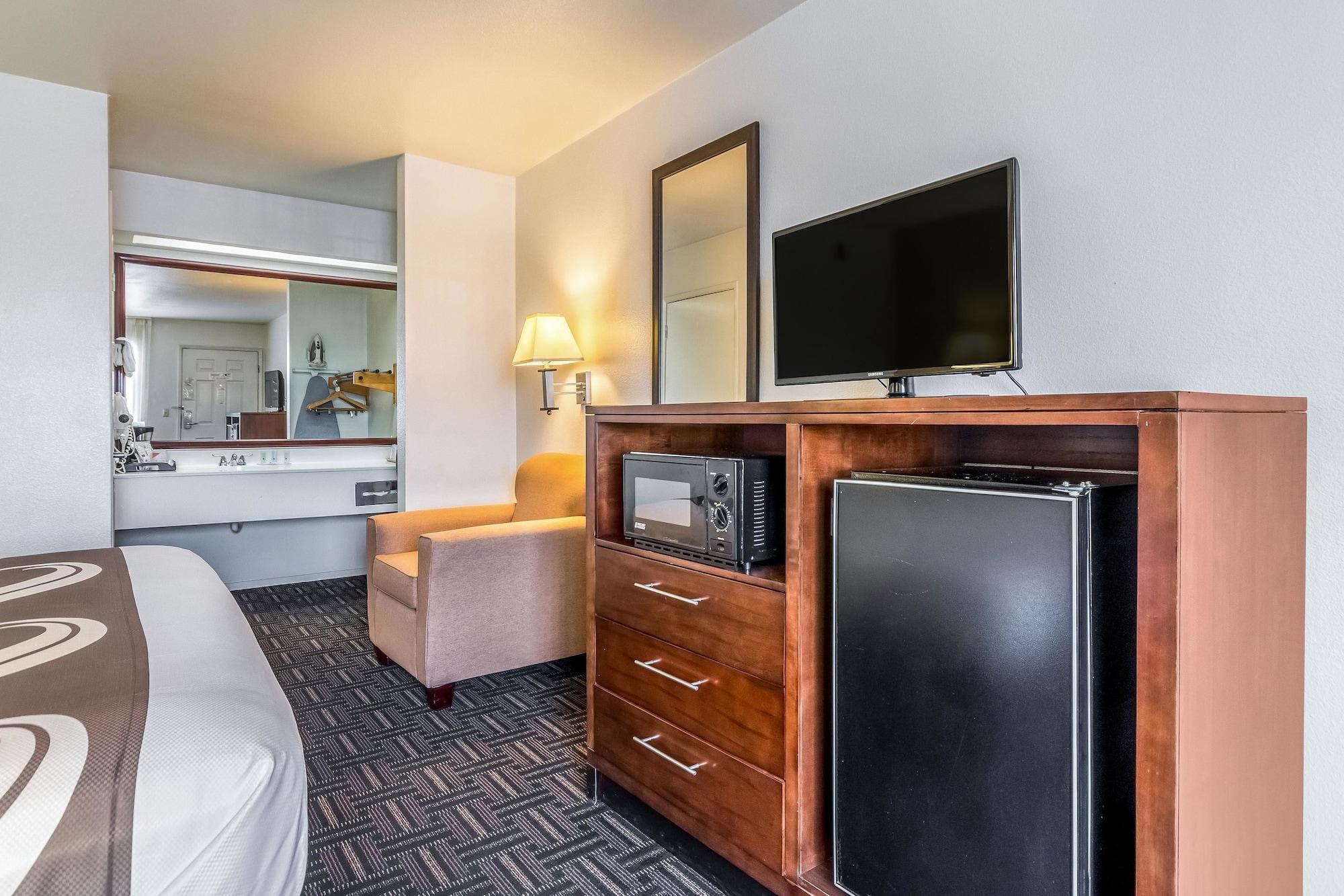 Quality Inn Fresno Near University Exterior photo