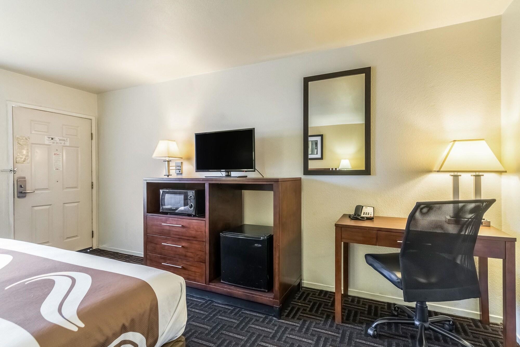 Quality Inn Fresno Near University Exterior photo