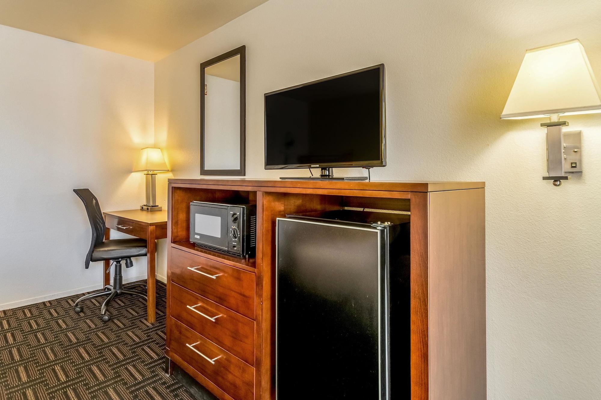 Quality Inn Fresno Near University Exterior photo