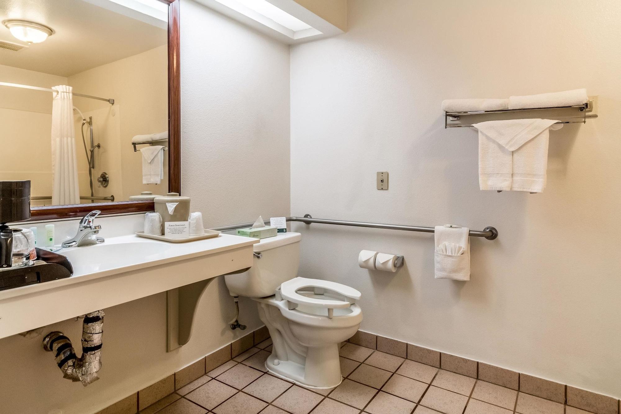 Quality Inn Fresno Near University Exterior photo