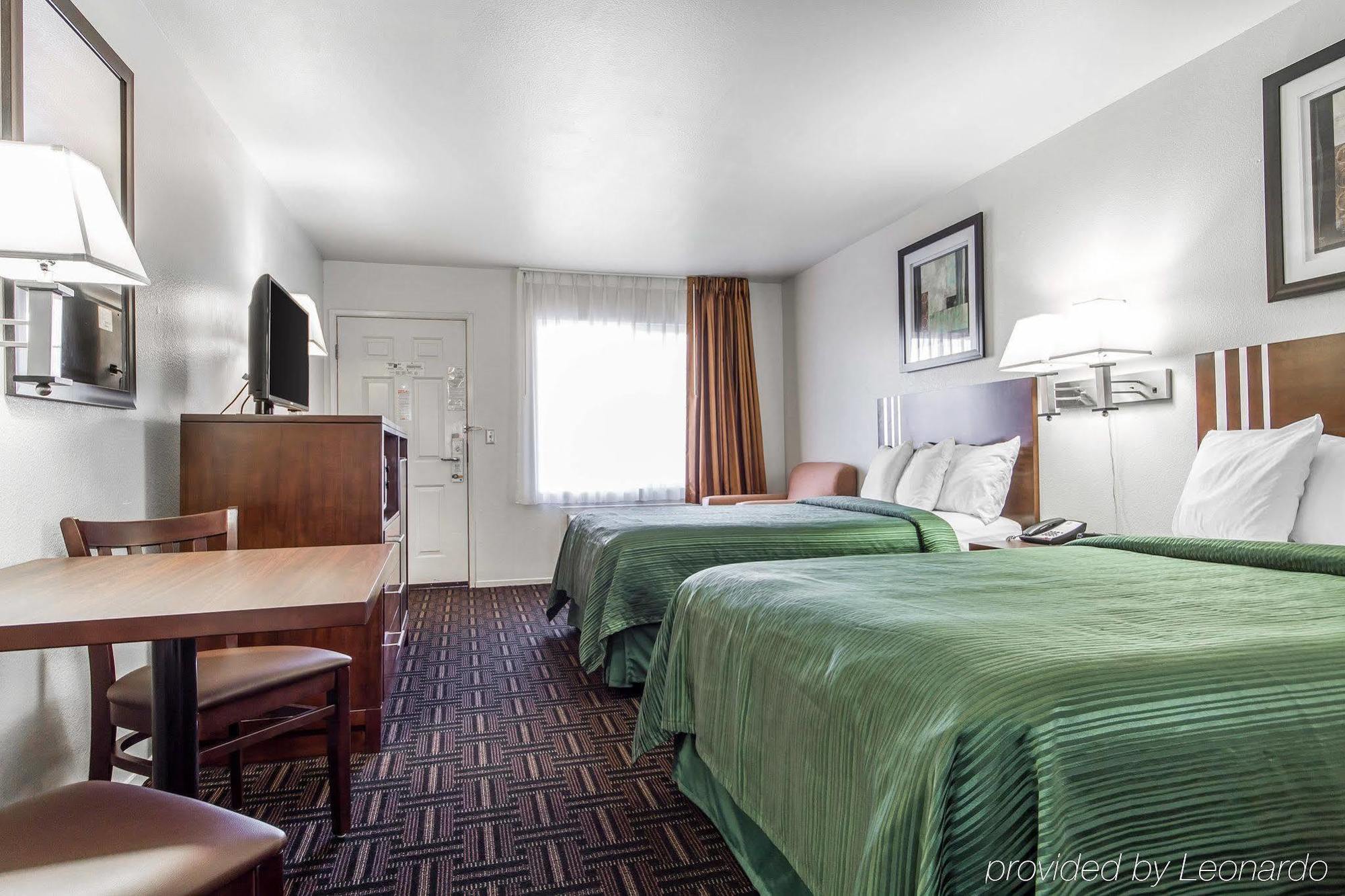 Quality Inn Fresno Near University Exterior photo