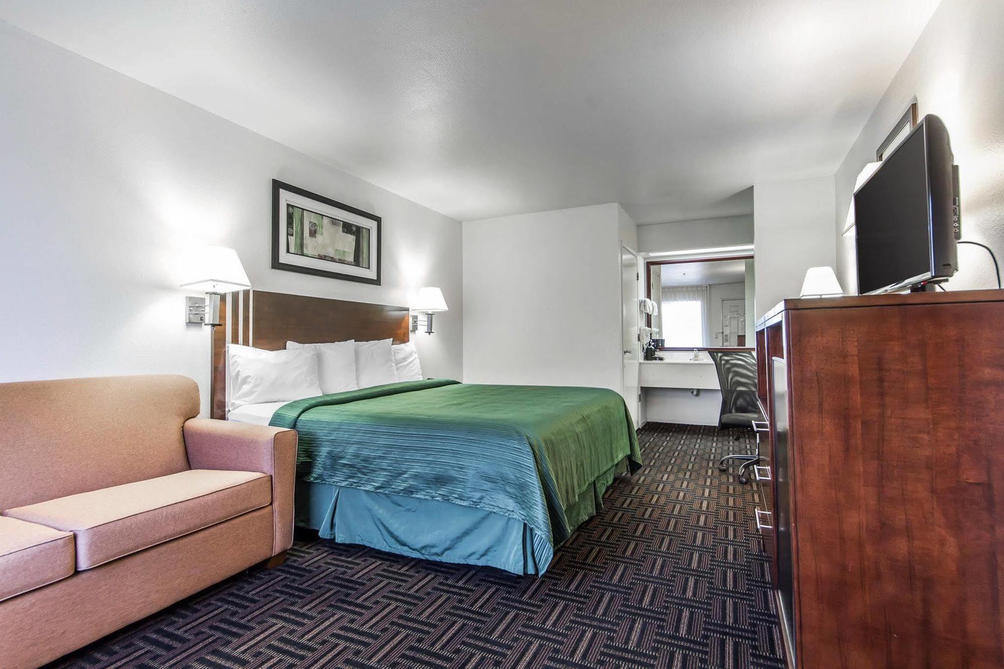 Quality Inn Fresno Near University Exterior photo