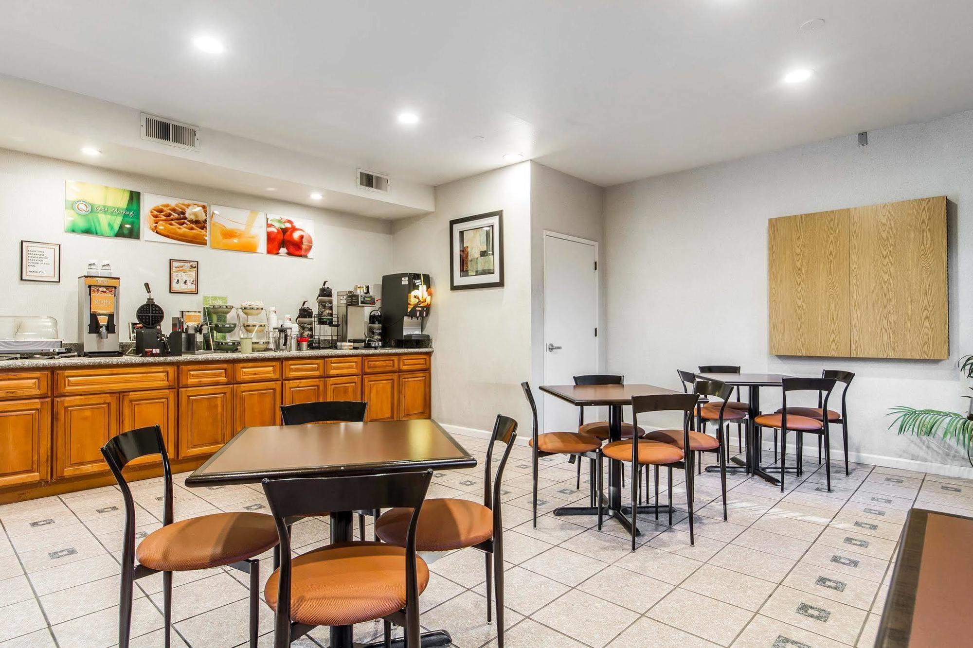 Quality Inn Fresno Near University Exterior photo