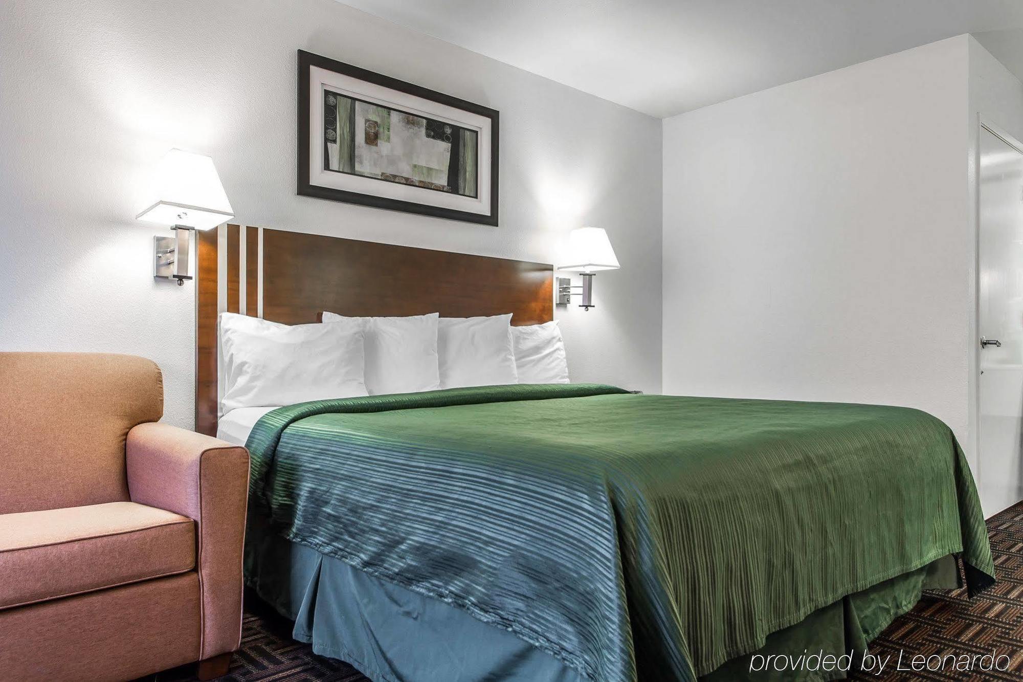 Quality Inn Fresno Near University Exterior photo