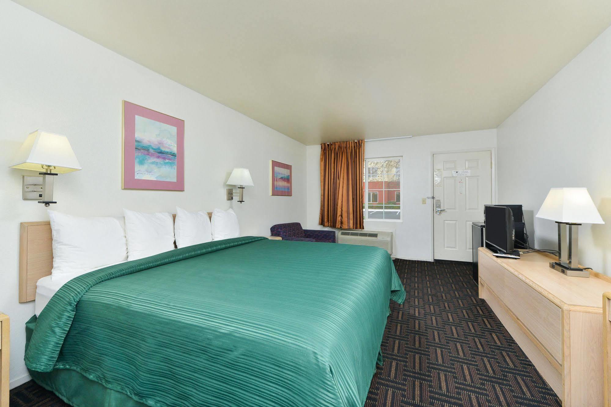 Quality Inn Fresno Near University Exterior photo