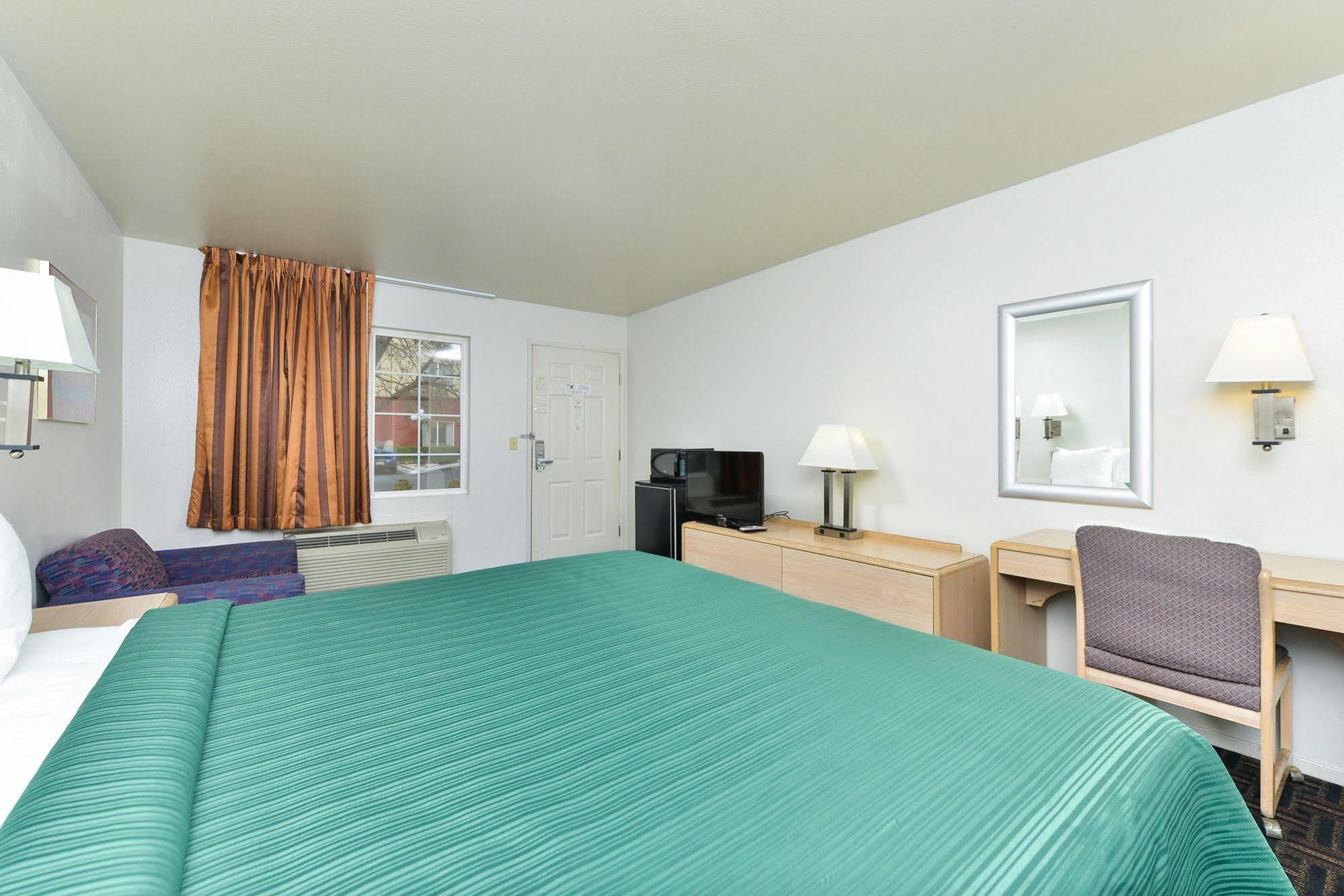 Quality Inn Fresno Near University Exterior photo