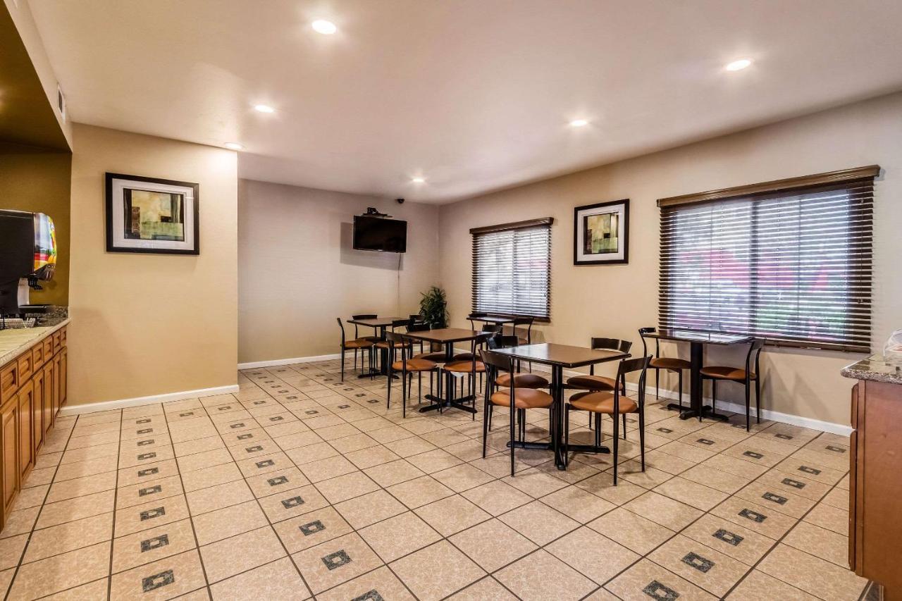 Quality Inn Fresno Near University Exterior photo