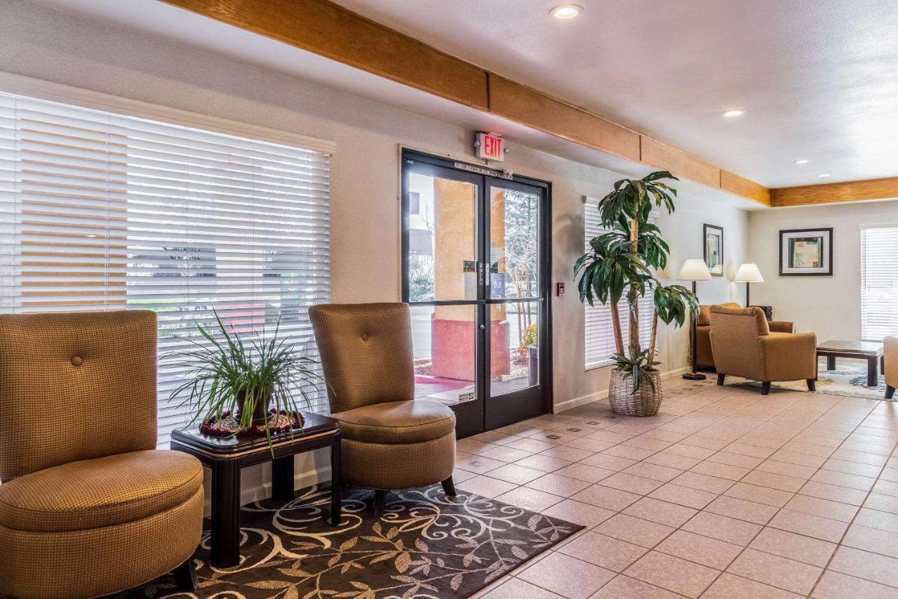 Quality Inn Fresno Near University Exterior photo