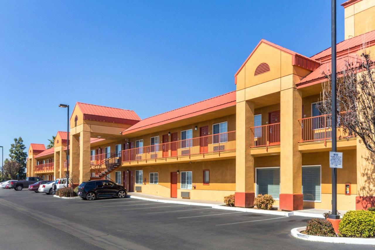 Quality Inn Fresno Near University Exterior photo